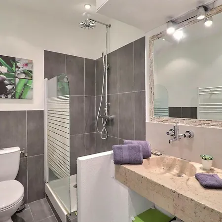 The Cassidaine Getaway Hyper Center Cassis