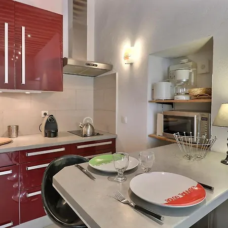 The Cassidaine Getaway Hyper Center * Cassis